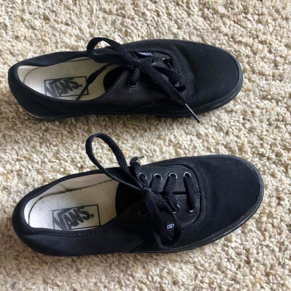 Vans- All Black